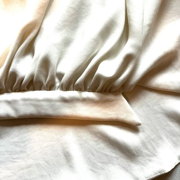 Elizabeth and James Cream White V-Neck Sleeveless Top Hot Girl Elevated FLAW - Picture 11 of 14